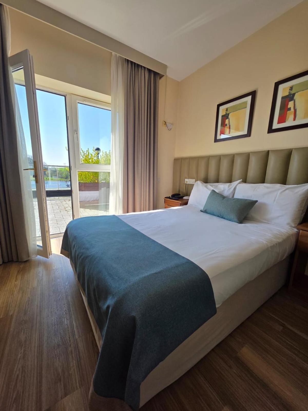 Moycarn Lodge & Marina Ballinasloe Dış mekan fotoğraf